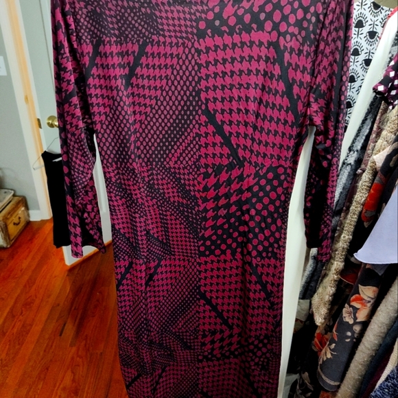 LAST CHANCE! GOODWILL THIS WEEK! NY&C Maroon/Black Ruched Dress - Picture 2 of 4